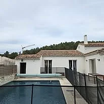 Villa avec piscine sécurisée, avant la pose